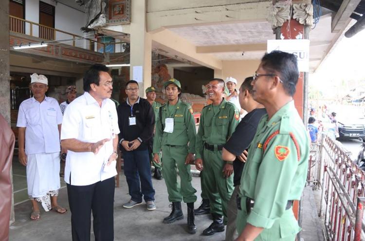 Tim Desk Pilkada Klungkung Pantau Proses Pemungutan Suara