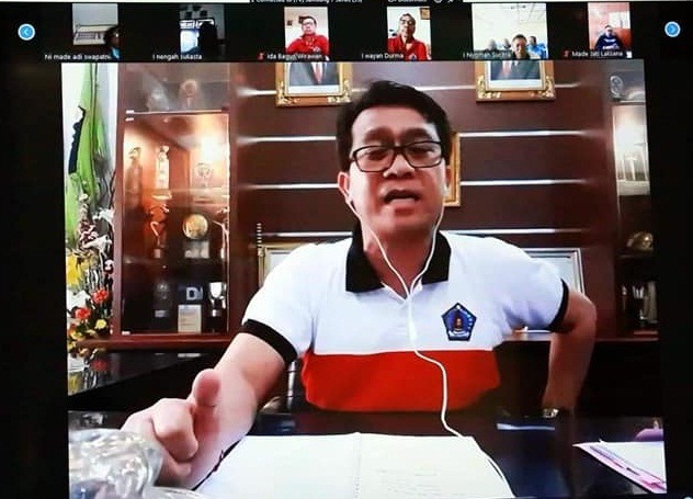 Bupati Suwirta Pimpin Rapat Secara Online Lewat Video Conference