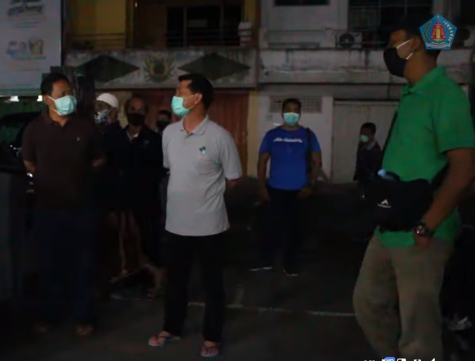 Bupati Klungkung Himbau Pedagang dan Pengunjung Pasar Senggol Gunakan Masker