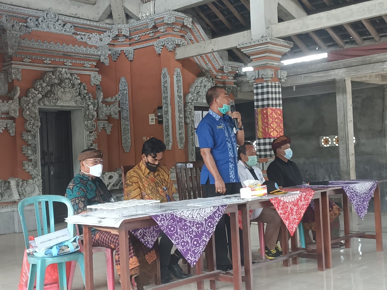 Kesbangpol  dan BNNK Klungkung Gelar Sosialisasi Narkotika dan Tes Urin di Desa Selat