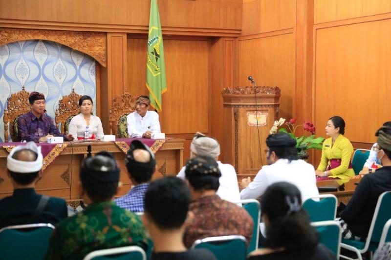 Bupati Suwirta Buka Bintek Penguatan Forgimala Kabupaten Klungkung