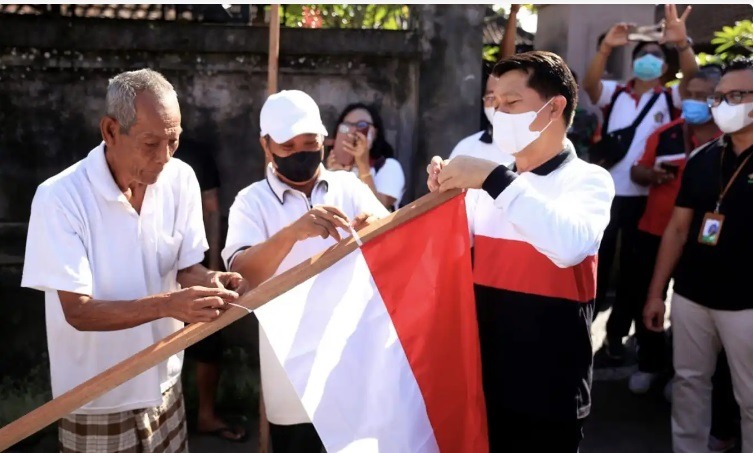 Gerakan Serentak 10 Juta Bendera Merah Putih di Desa Selat