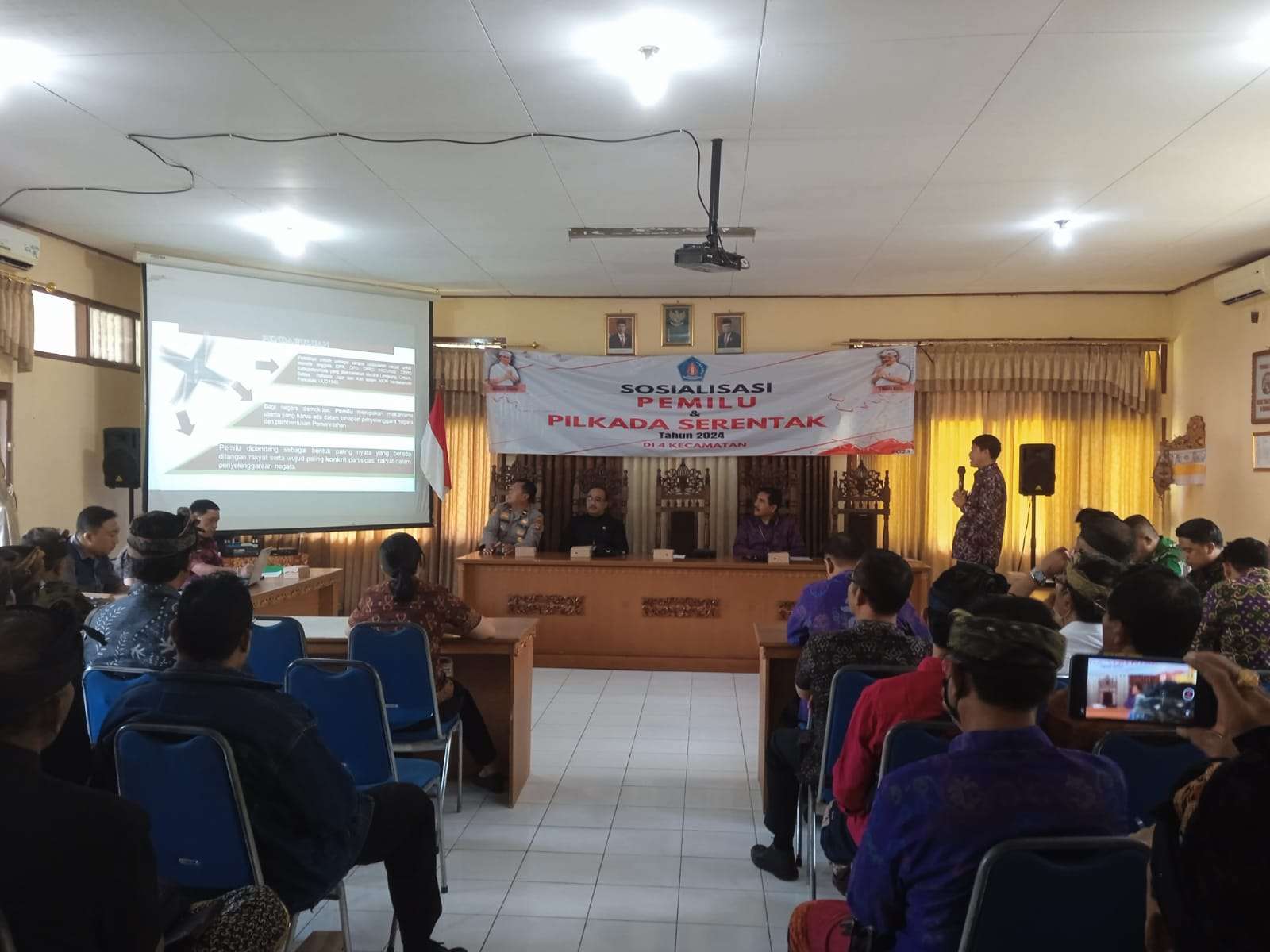 Kesbangpol Klungkung Adakan Sosialisasi Pemilu dan Pilkada Serentak 2024 di Kecamatan Banjarangkan