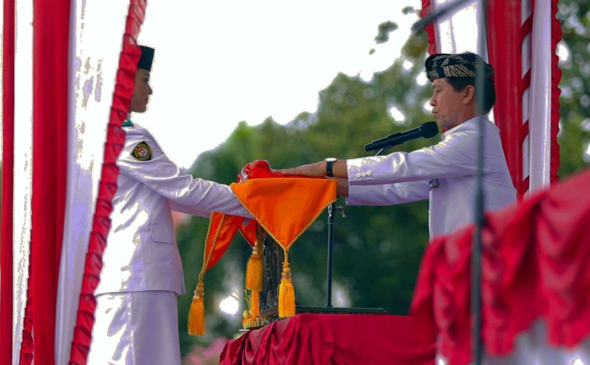 Pimpin Upacara HUT RI ke-78 Bupati Suwirta : Jangan berhenti, Terus Maju untuk Indonesia Maju