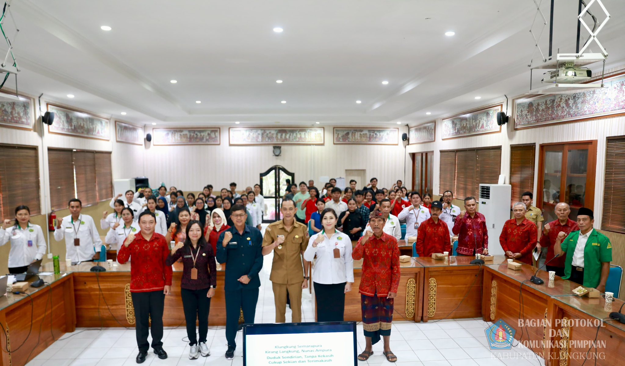Buka Sarasehan Pemuda, Wabup Tjok Surya Harapkan Generasi Muda Mampu Memaknai Konsep Trisakti Bung Karno