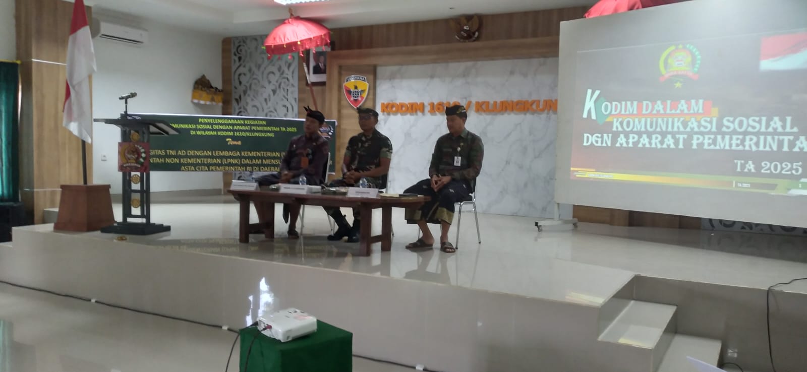 Kaban Kesbangpol Klungkung Jadi Narasumber Komsos Kodim 1610 dengan peserta para kepala Desa / Lurah se-Kec.Klungkung, Kec, Dawan dan se-Kec.Banjarangkan